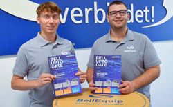 Die Netzwerktechnikspezialisten Manuel Kugler und Marcel Miniböck freuen sich, ihren Kunden biel BellEquip Netzwerktechnik-Know-how nun auch in gedruckter Form weitergeben zu können.